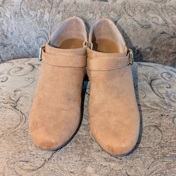 EUC AMERICAN EAGLE WOMEN'S CARA BUCKLE SHOOTIE SIZE 9 - Picture 1 of 6